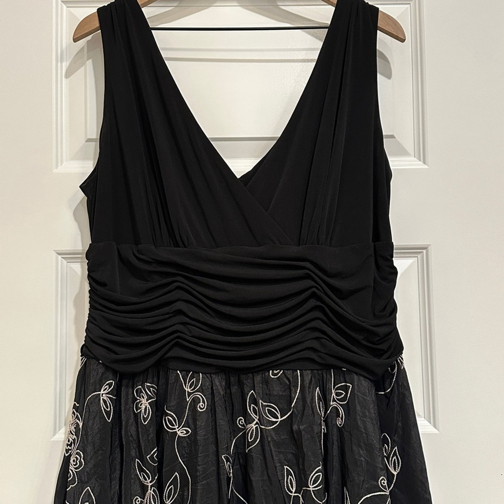 Dress Barn Black V-Neck Floral Embroidered Fit-and-Flare Dress - Picture 4 of 12